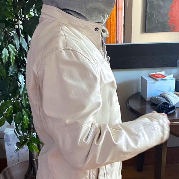 Danier Other - Leather jacket (Removable hoodie)
